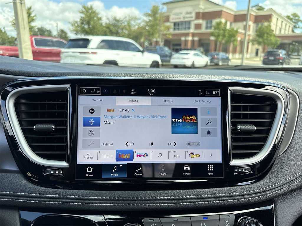 New 2026 Chrysler Pacifica Select image 22