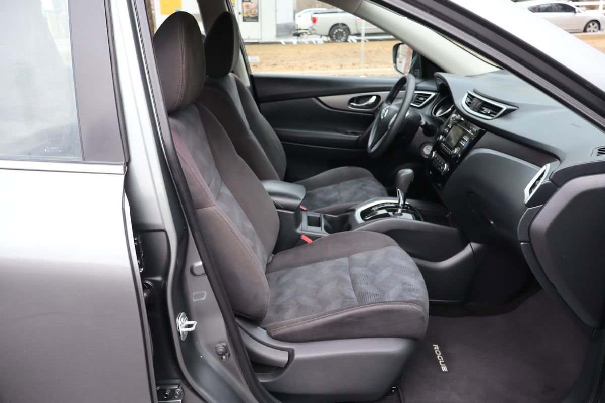 Used 2015 Nissan Rogue S image 22