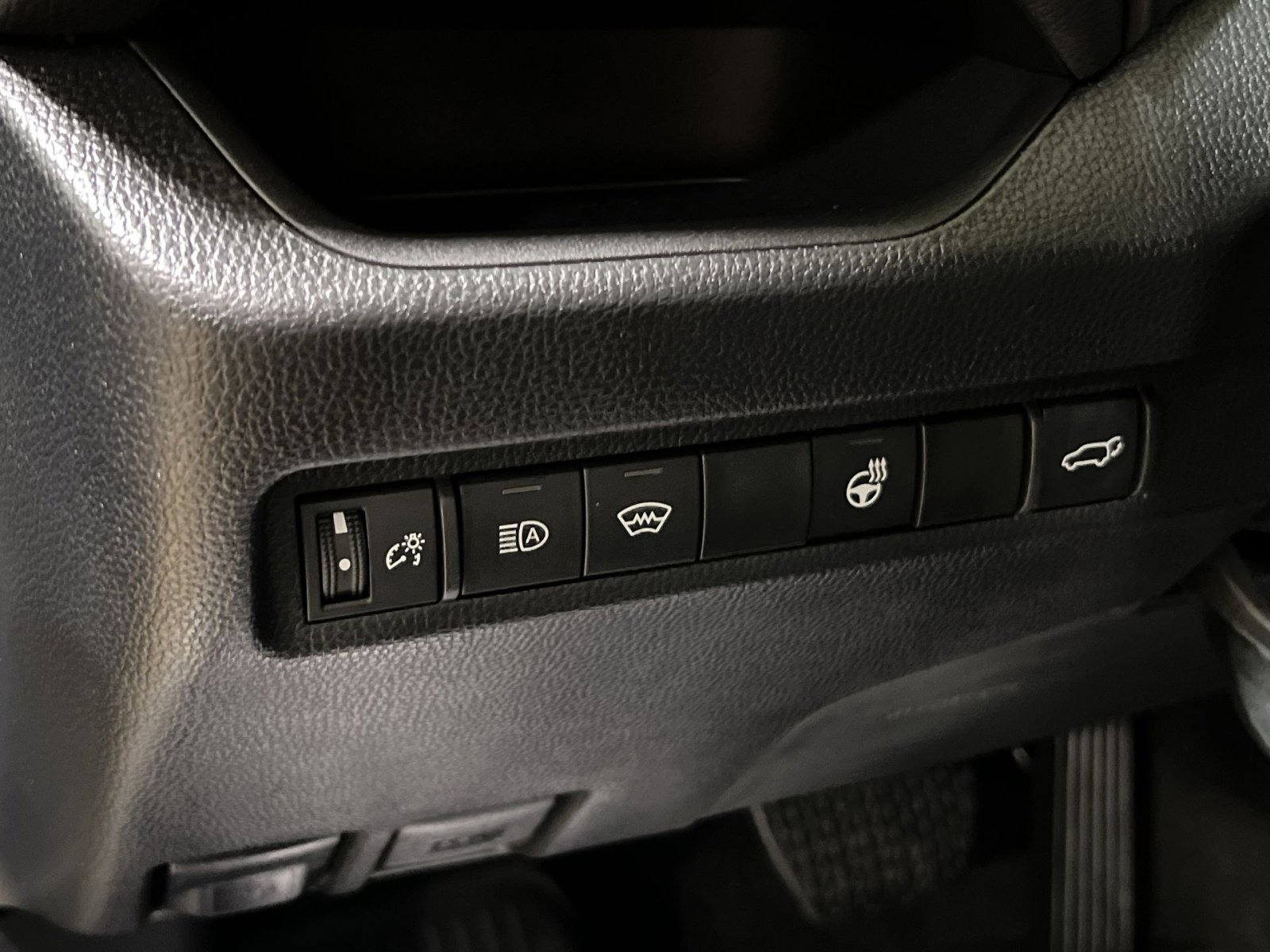 Used 2023 Toyota RAV4 XLE Premium image 29