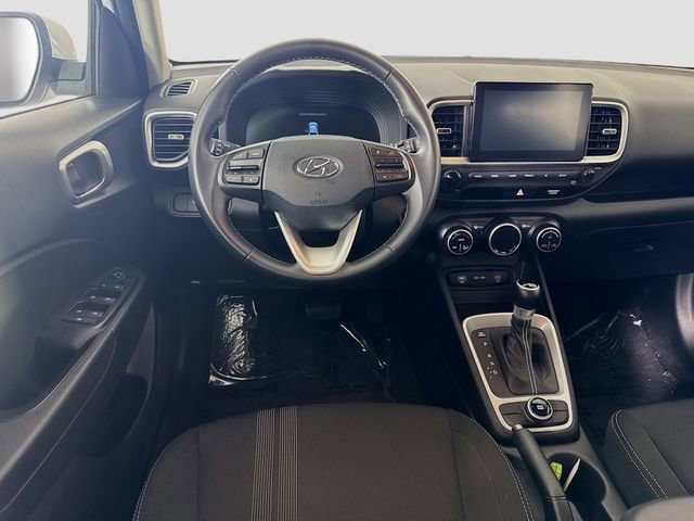 Used 2025 Hyundai Venue SEL image 21