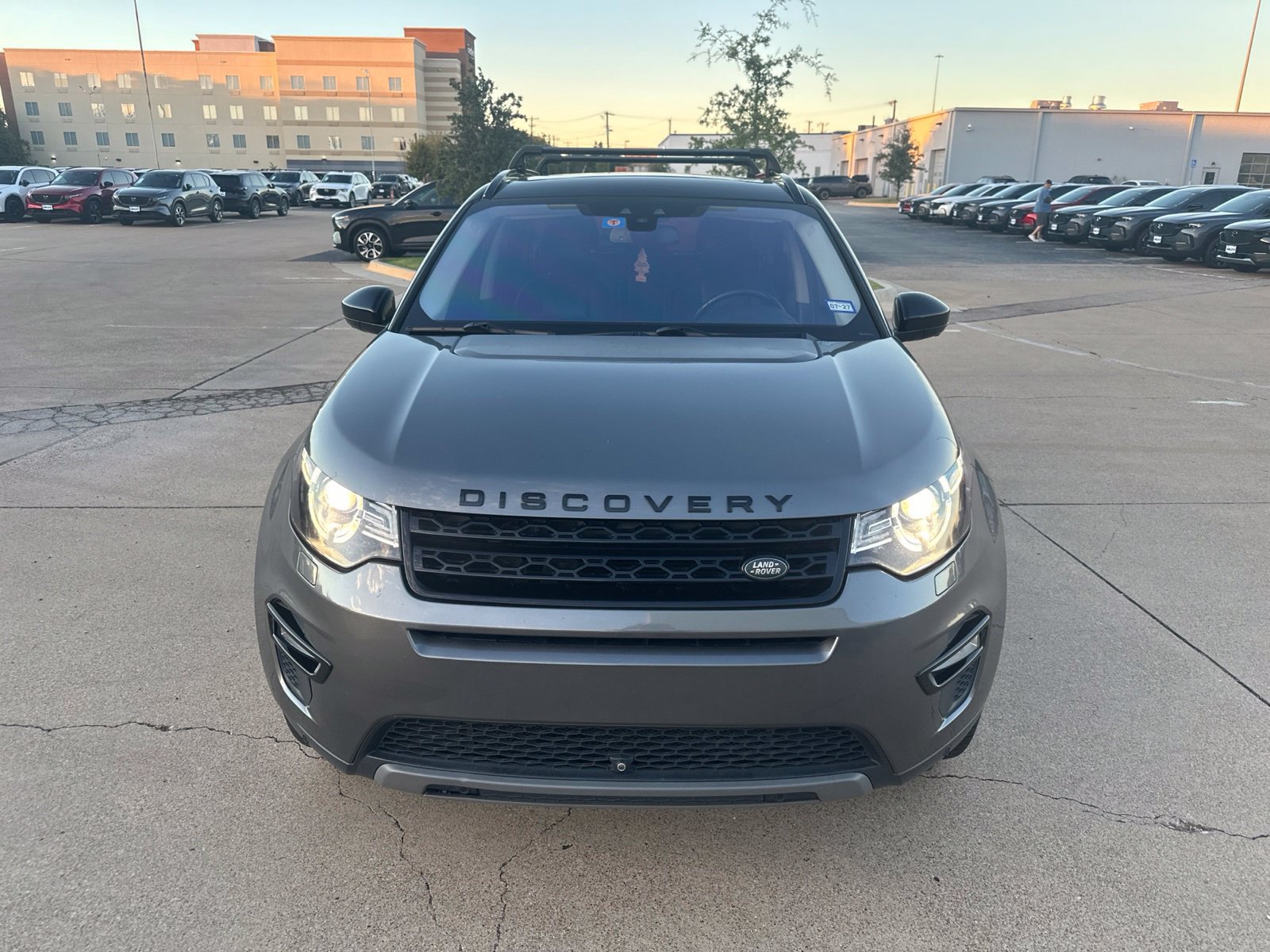 Used 2017 Land Rover Discovery Sport HSE AWD/4WD image 2