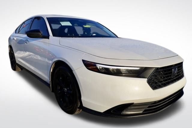 Used 2025 Honda Accord SE image 2