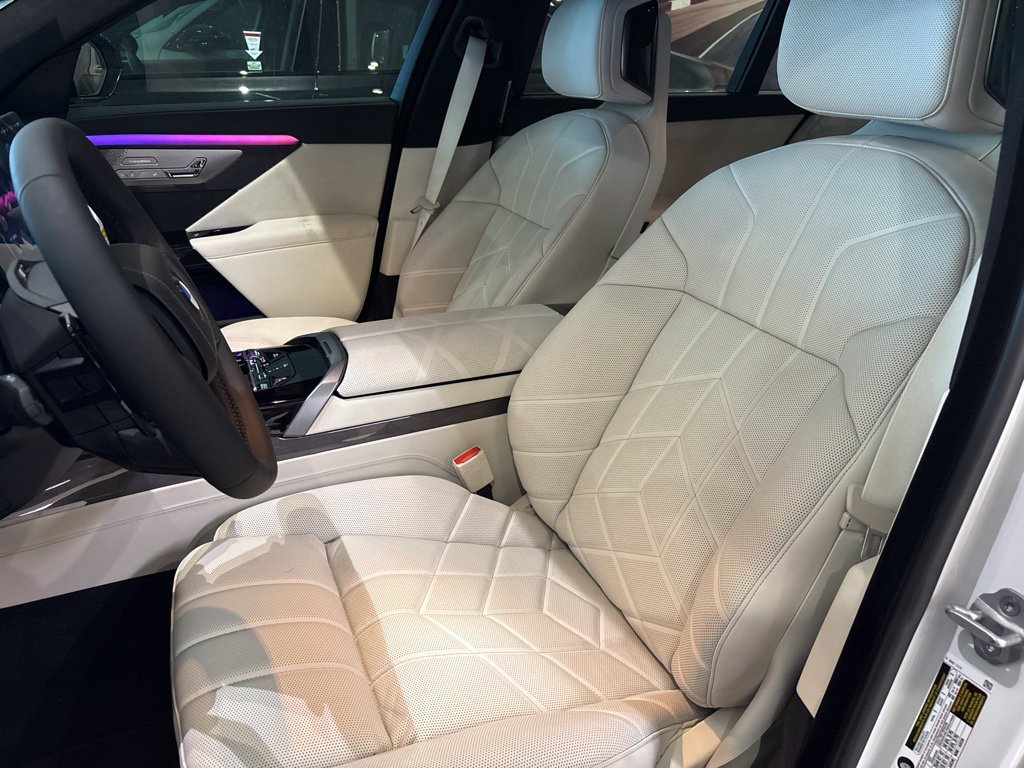 New 2027 BMW 740i RWD image 23