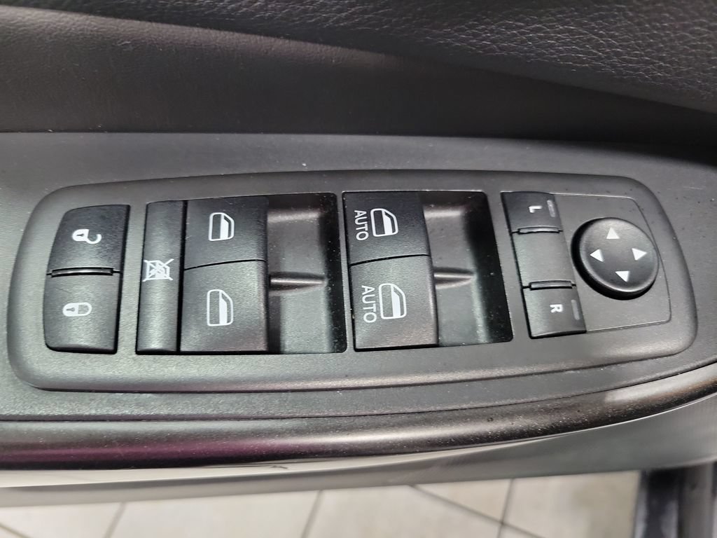 Used 2022 Jeep Cherokee Trailhawk w/ Premium Leather Package AWD/4WD image 35