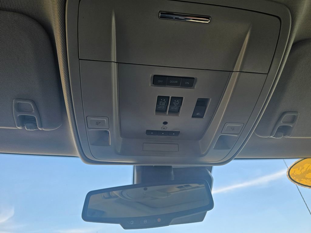 Used 2015 GMC Sierra 2500 Denali w/ Duramax Plus Package image 17