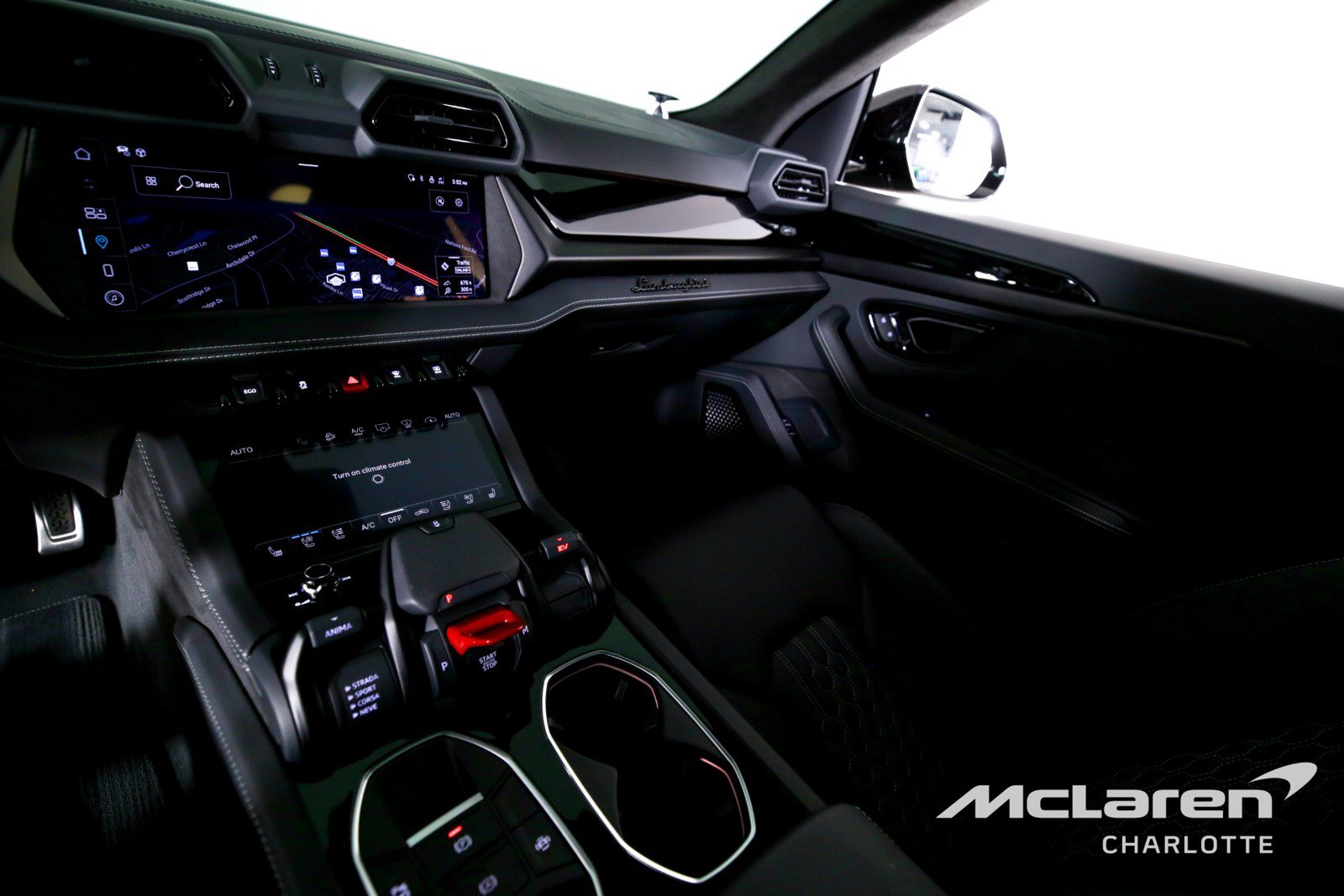 Used 2025 Lamborghini Urus SE AWD/4WD image 13