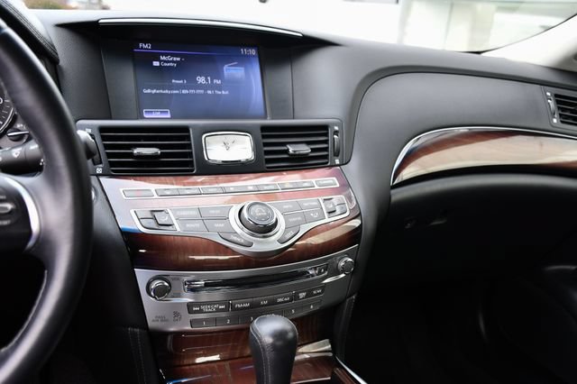Used 2015 INFINITI Q70 3.7 w/ Deluxe Touring Package AWD/4WD image 22