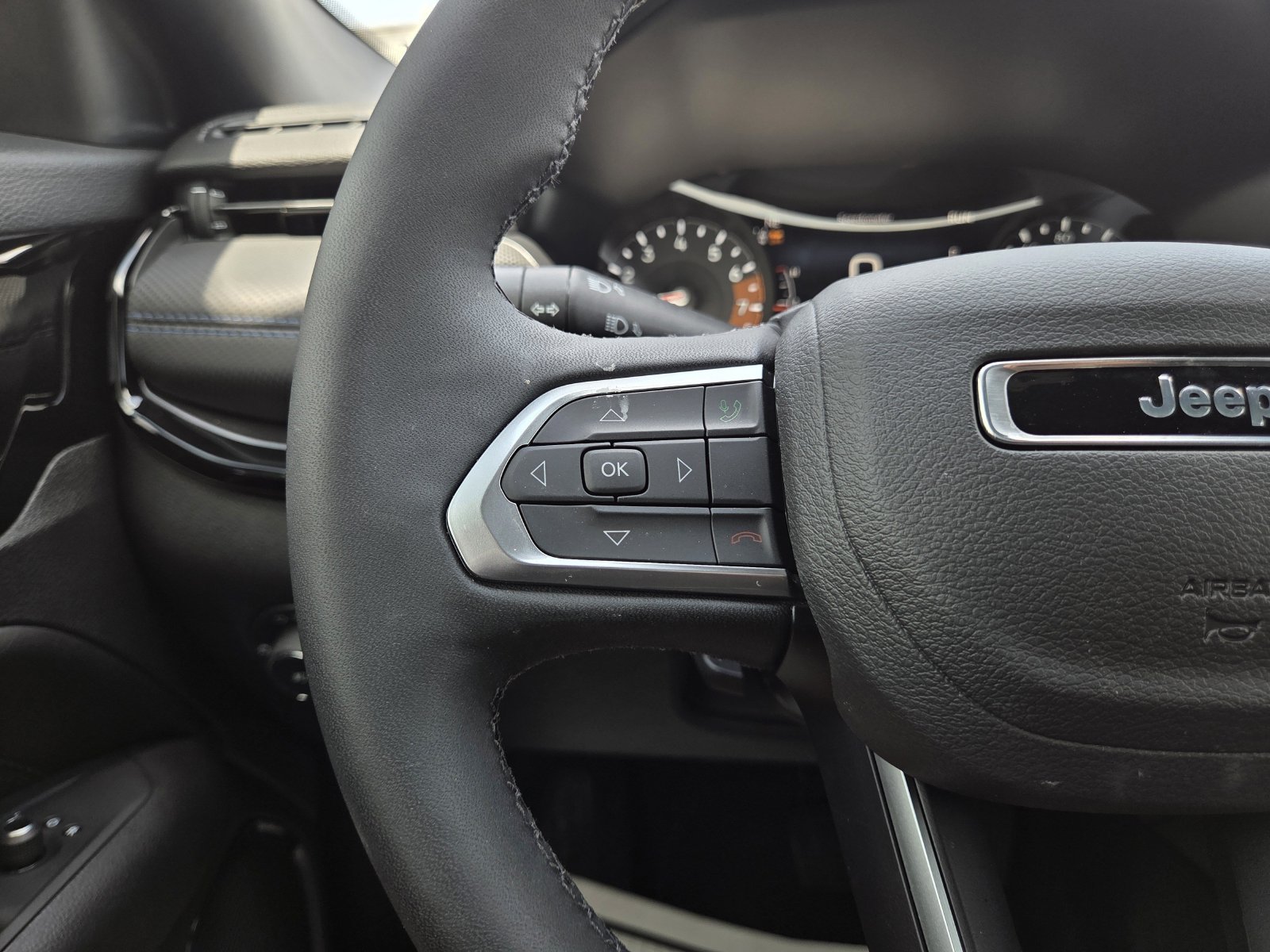 New 2026 Jeep Compass Latitude AWD/4WD image 39