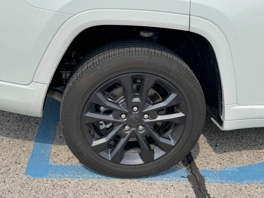 New 2026 Jeep Grand Cherokee L Limited AWD/4WD image 5