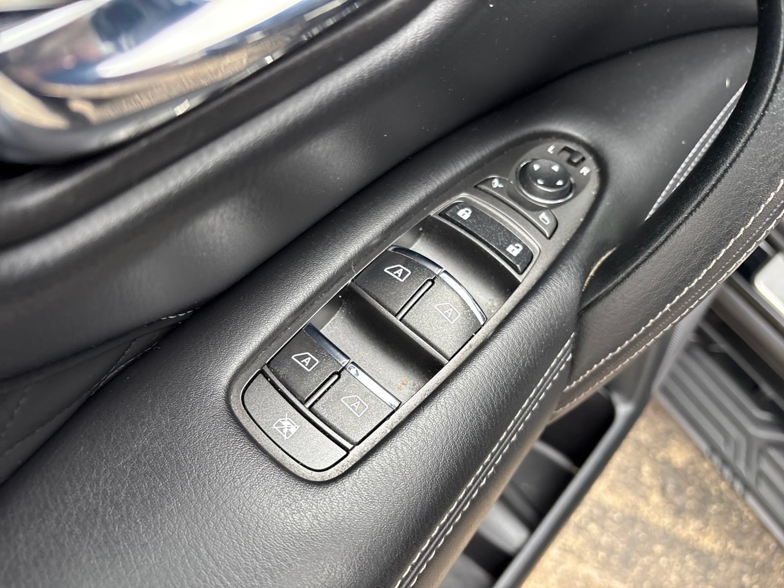 Used 2022 INFINITI QX80 Sensory w/ Cargo Package AWD/4WD image 11