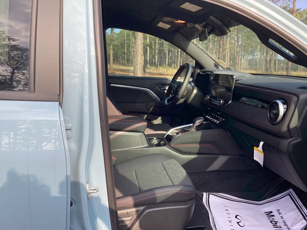 New 2025 Chevrolet Colorado Z71 w/ Technology Package AWD/4WD image 15