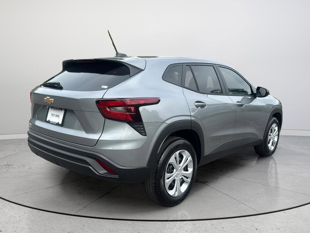 Used 2026 Chevrolet Trax LS FWD image 6