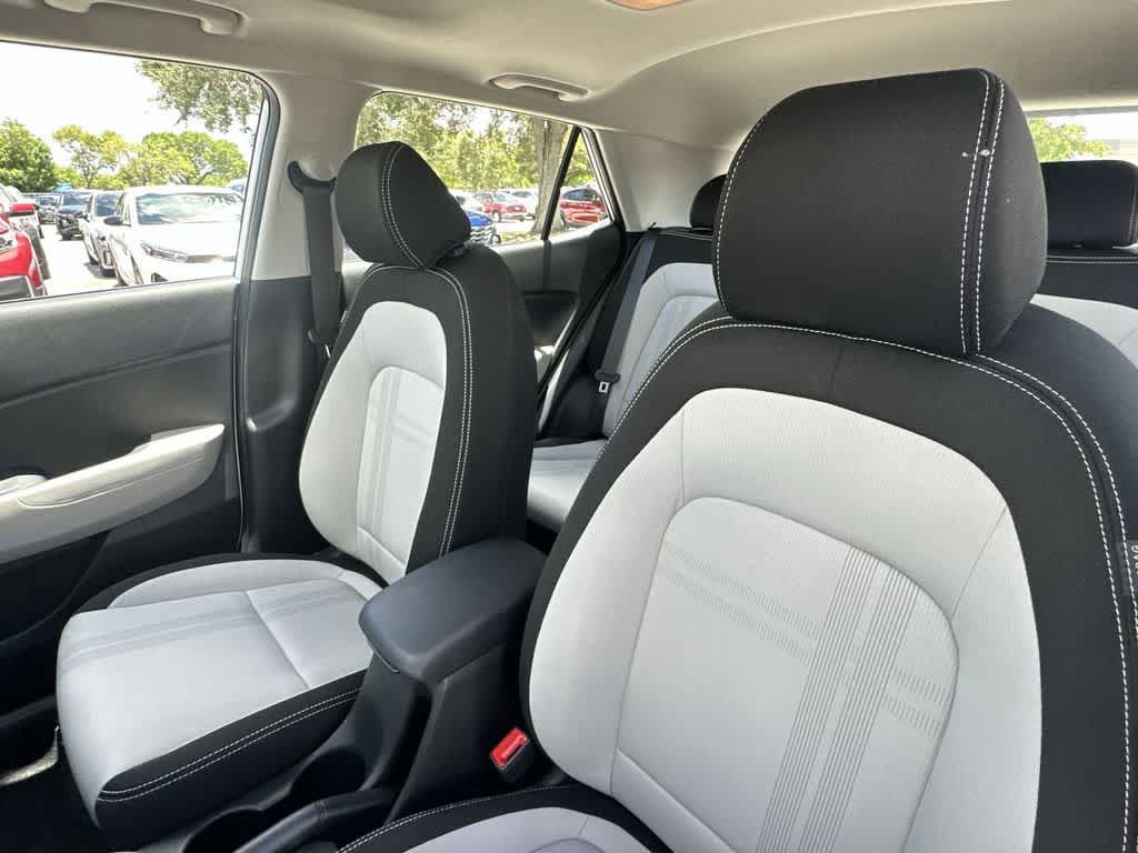 Used 2025 Hyundai Venue SEL FWD image 21