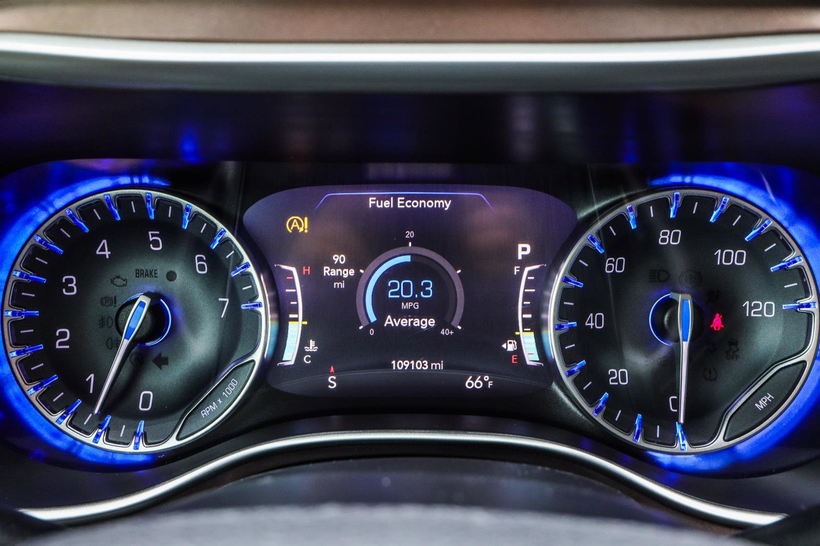 Used 2019 Chrysler Pacifica Touring-L w/ Advanced Safetytec Group FWD image 6