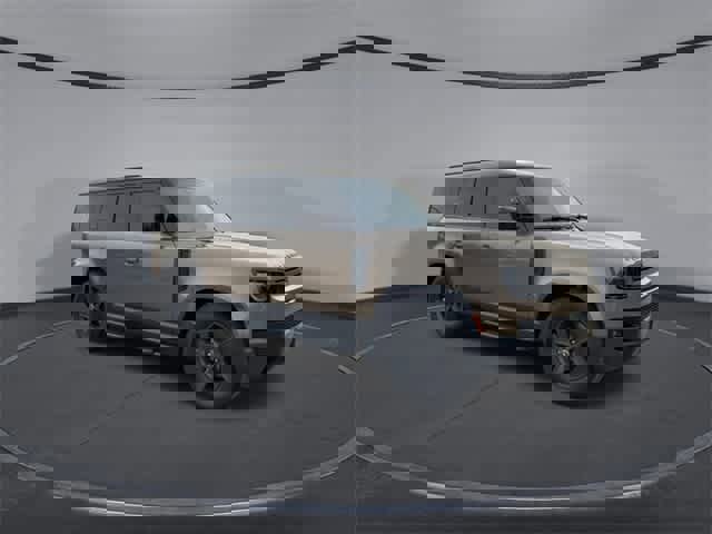 Used 2023 Land Rover Defender 110 S image 2