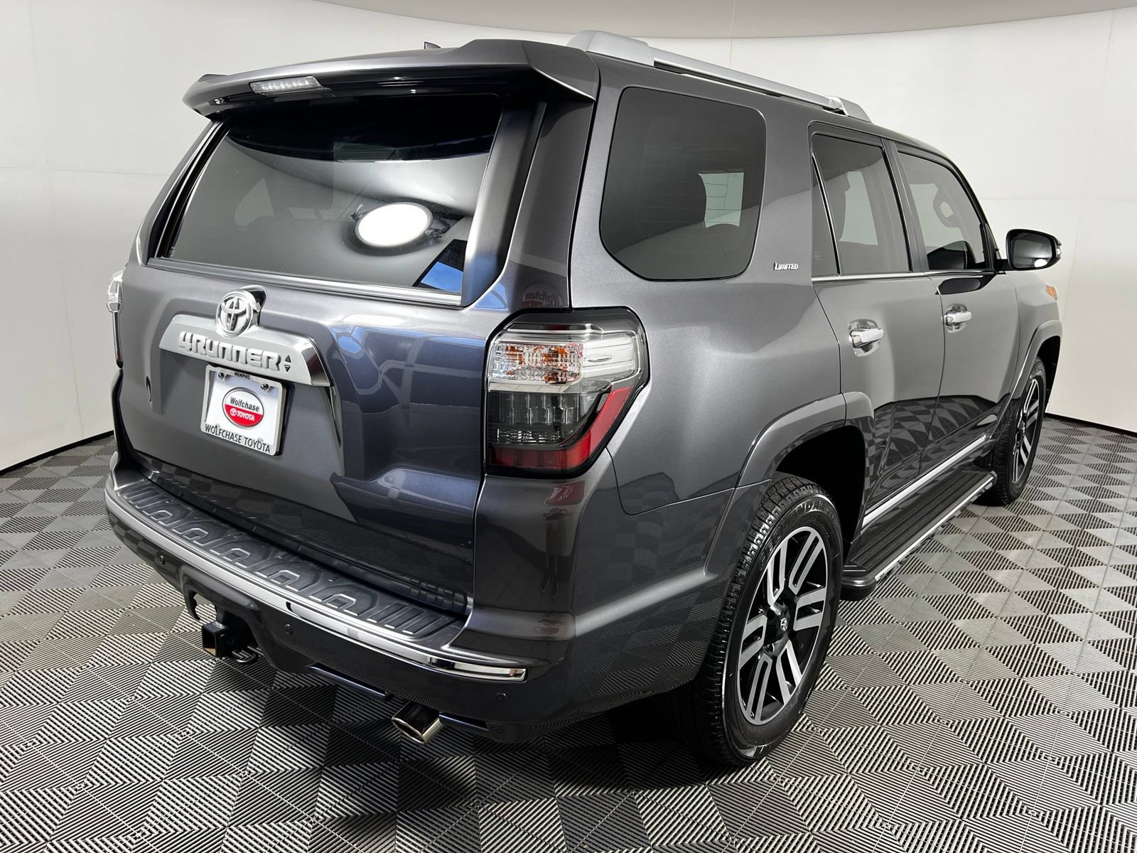 Used 2022 Toyota 4Runner Limited AWD/4WD image 5