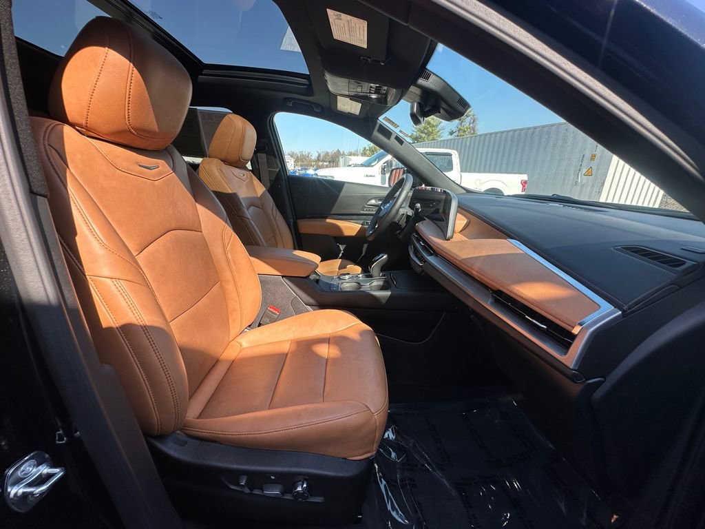 Used 2025 Cadillac XT4 Sport image 30