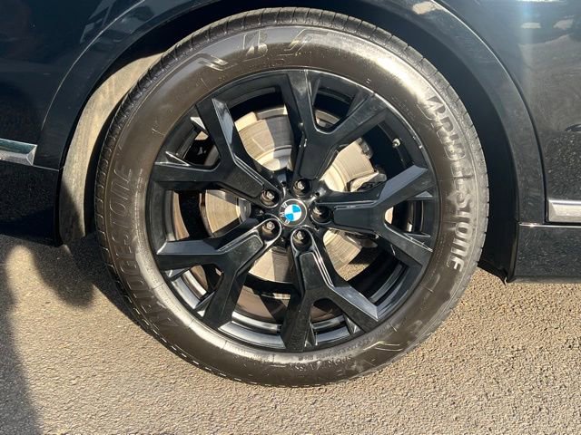 Used 2021 BMW X7 xDrive40i w/ Premium Package image 11