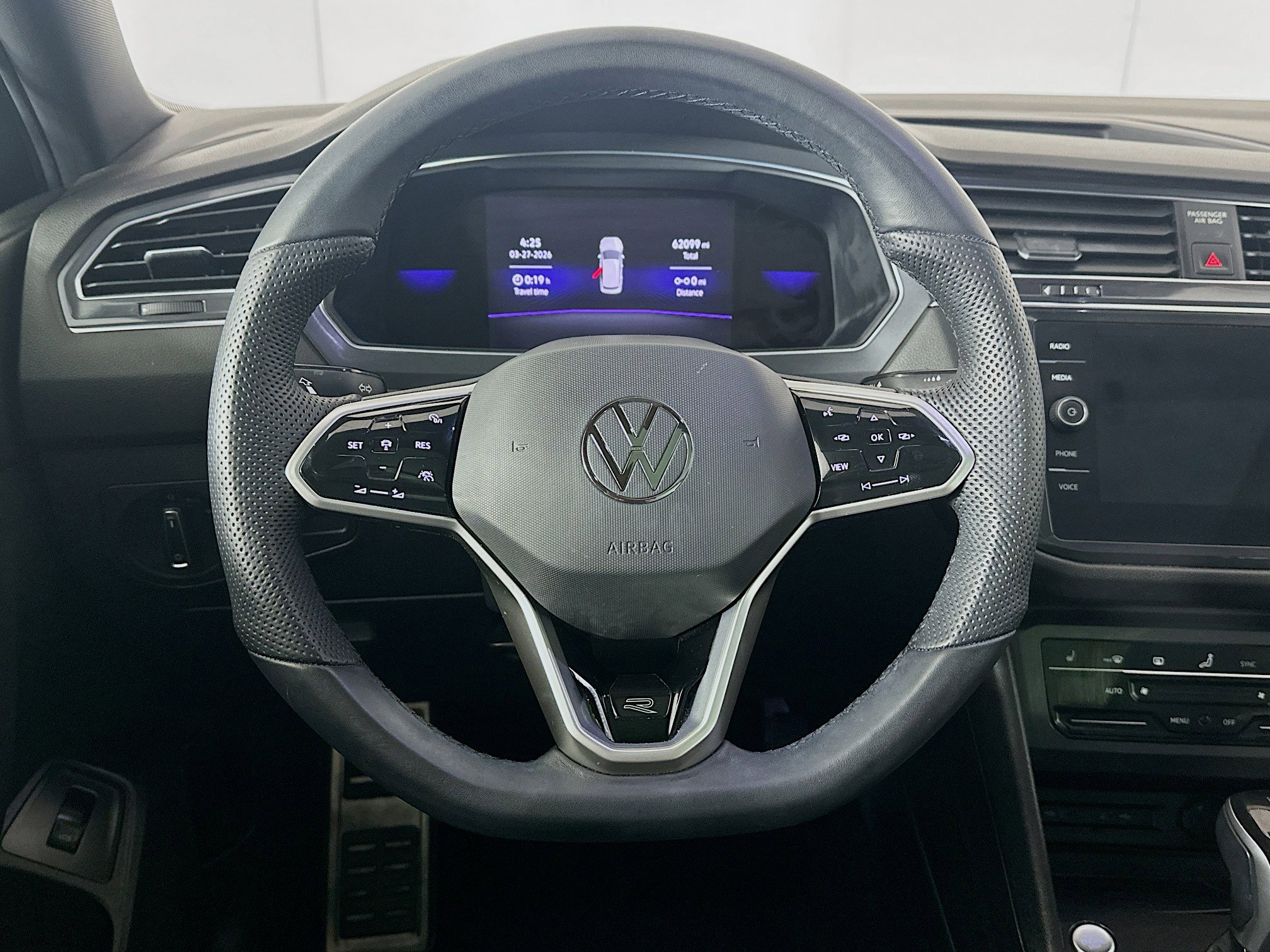 Used 2022 Volkswagen Tiguan SE R-Line image 18