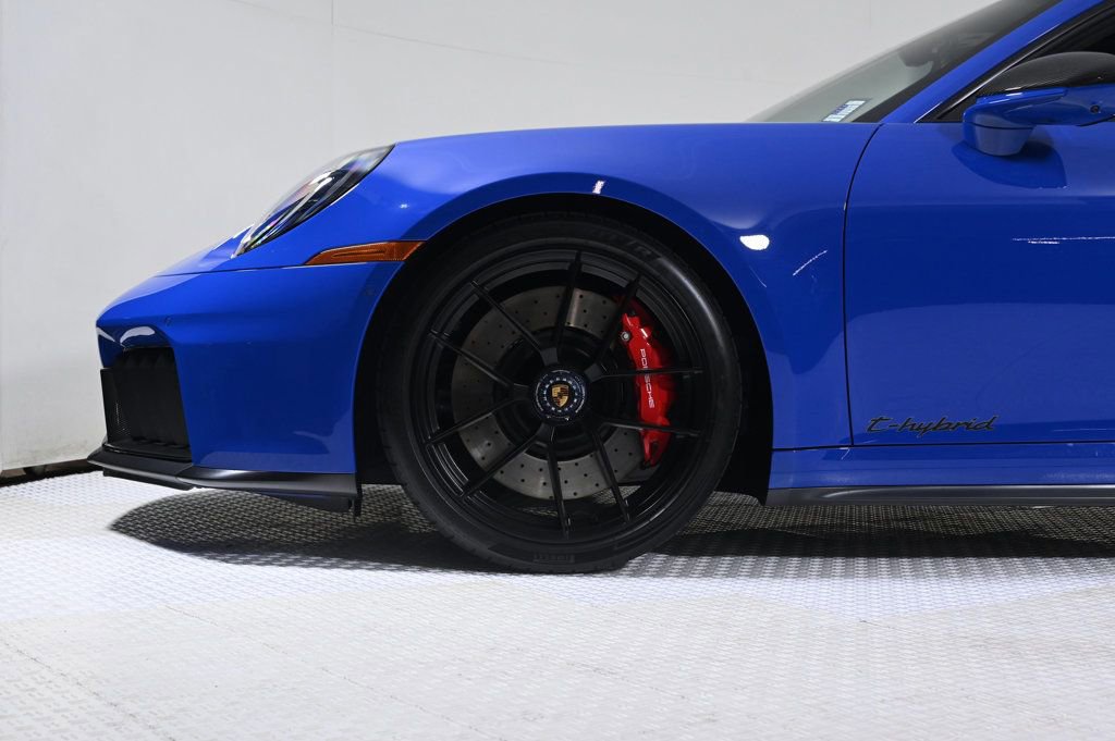 Certified 2025 Porsche 911 Carrera GTS image 33
