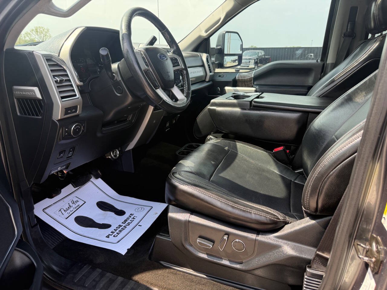 Used 2017 Ford F250 Lariat w/ Lariat Ultimate Package AWD/4WD image 26