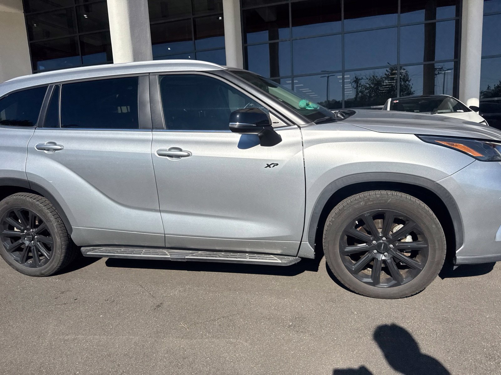 Used 2023 Toyota Highlander XLE FWD image 21