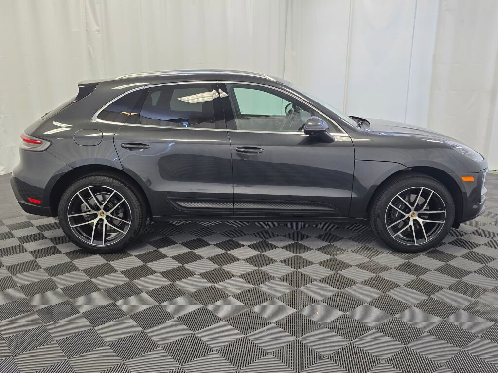Certified 2024 Porsche Macan image 8