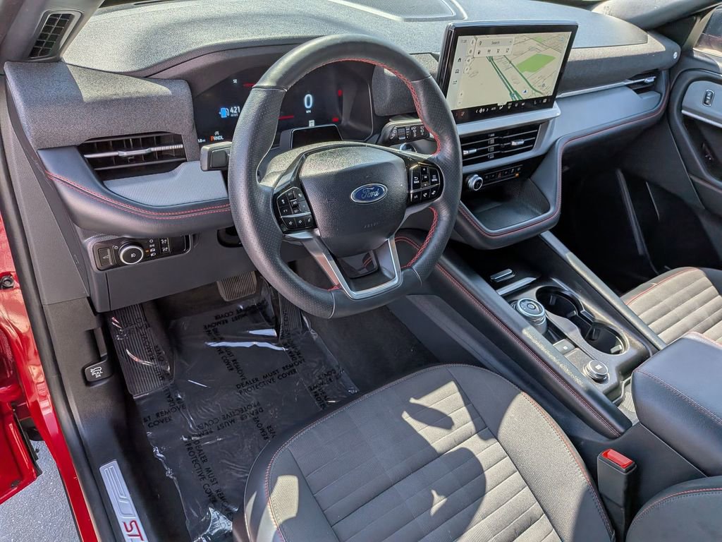Used 2025 Ford Explorer ST-Line w/ ST-Line Street Pack image 14
