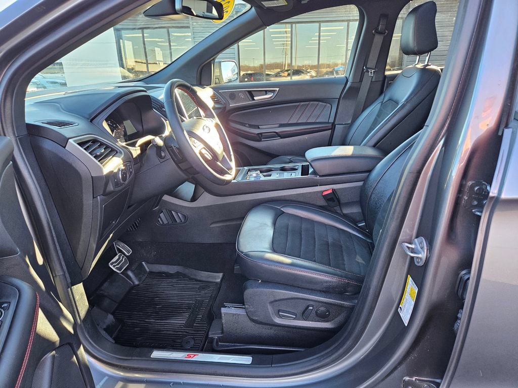 Used 2023 Ford Edge ST-Line w/ Class II Trailer Tow Package AWD/4WD image 14
