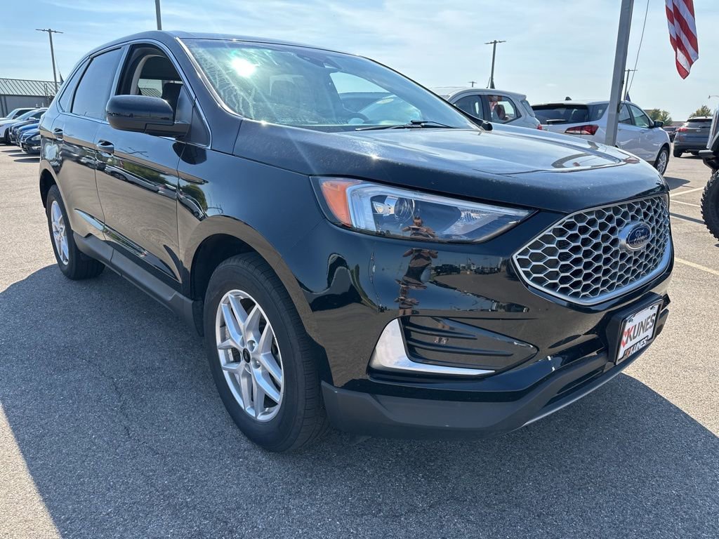 Used 2024 Ford Edge SEL image 2