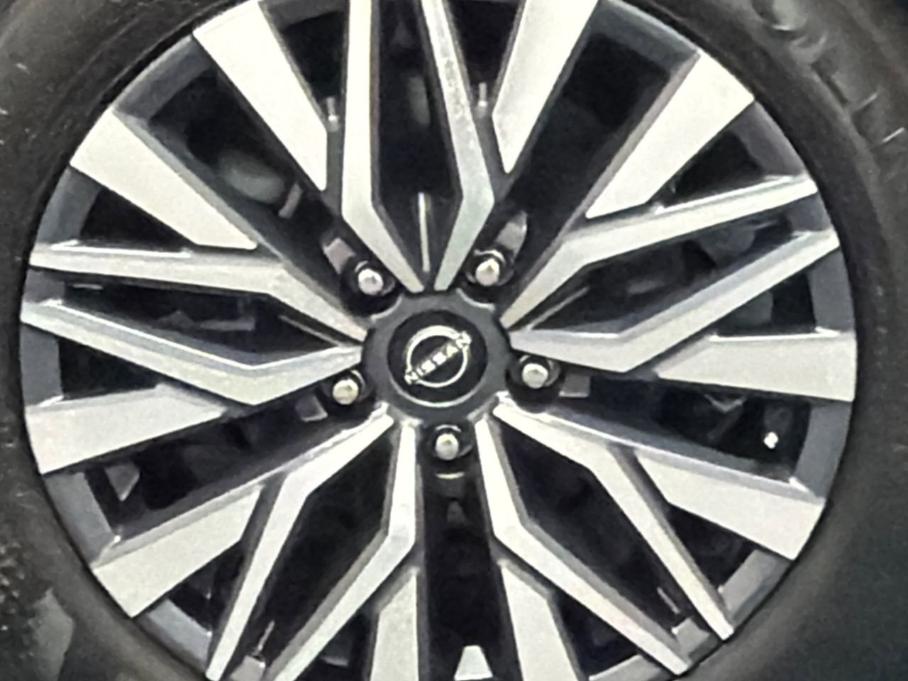 Used 2024 Nissan Altima 2.5 SV image 5