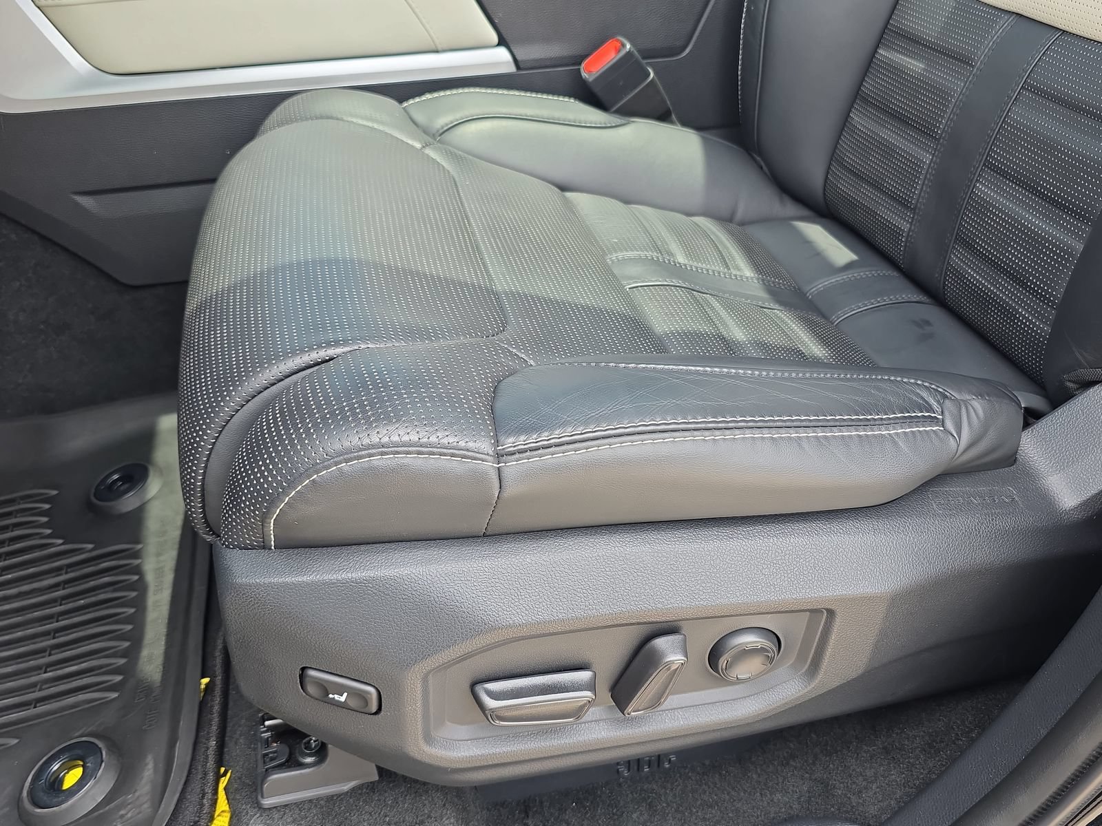 Used 2024 Toyota Sequoia Capstone AWD/4WD image 26
