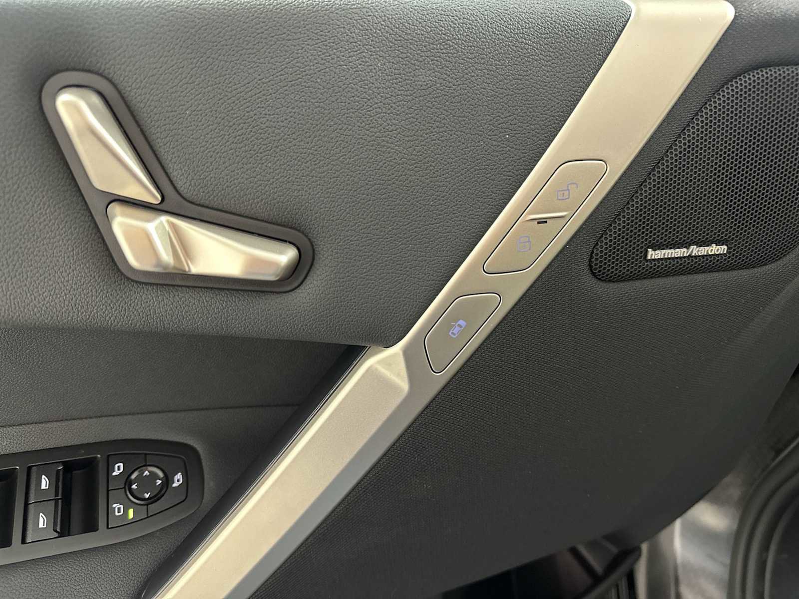 New 2026 BMW iX xDrive60 w/ Premium Package image 12