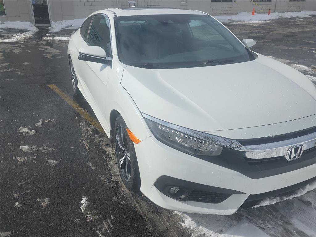 Used 2017 Honda Civic Touring image 7