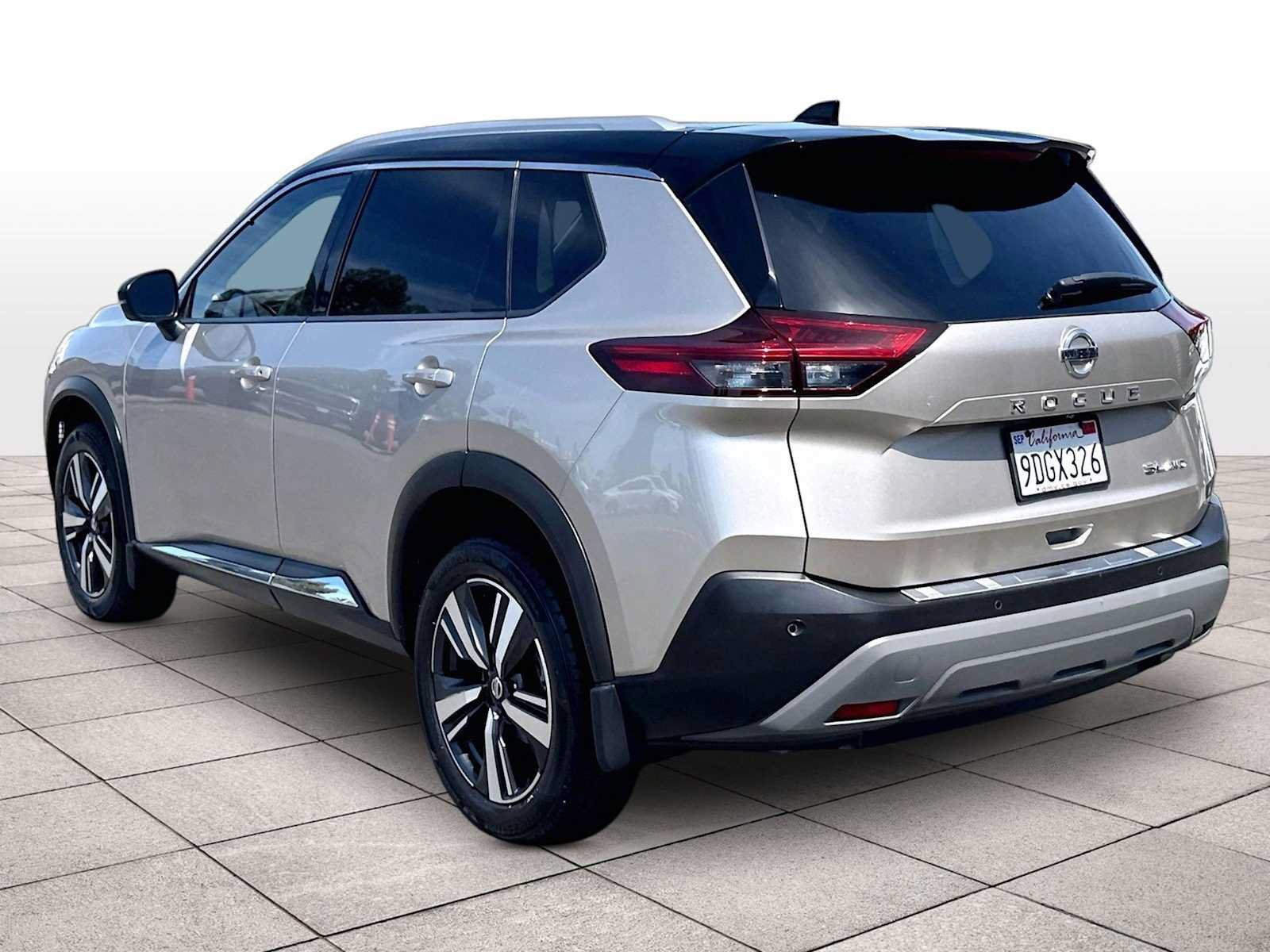 Used 2021 Nissan Rogue SL AWD/4WD image 14