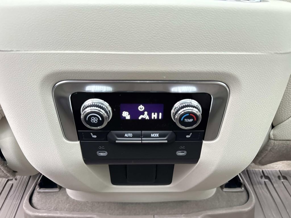 Used 2023 GMC Yukon XL Denali image 17