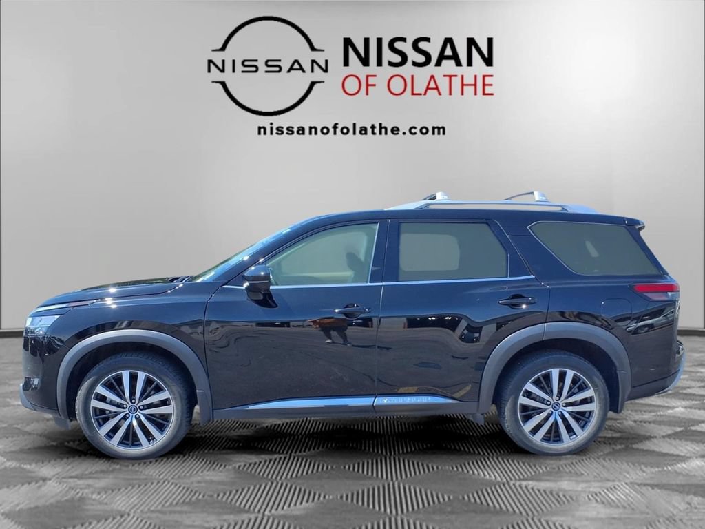 Used 2022 Nissan Pathfinder Platinum w/ Cargo Package AWD/4WD image 17