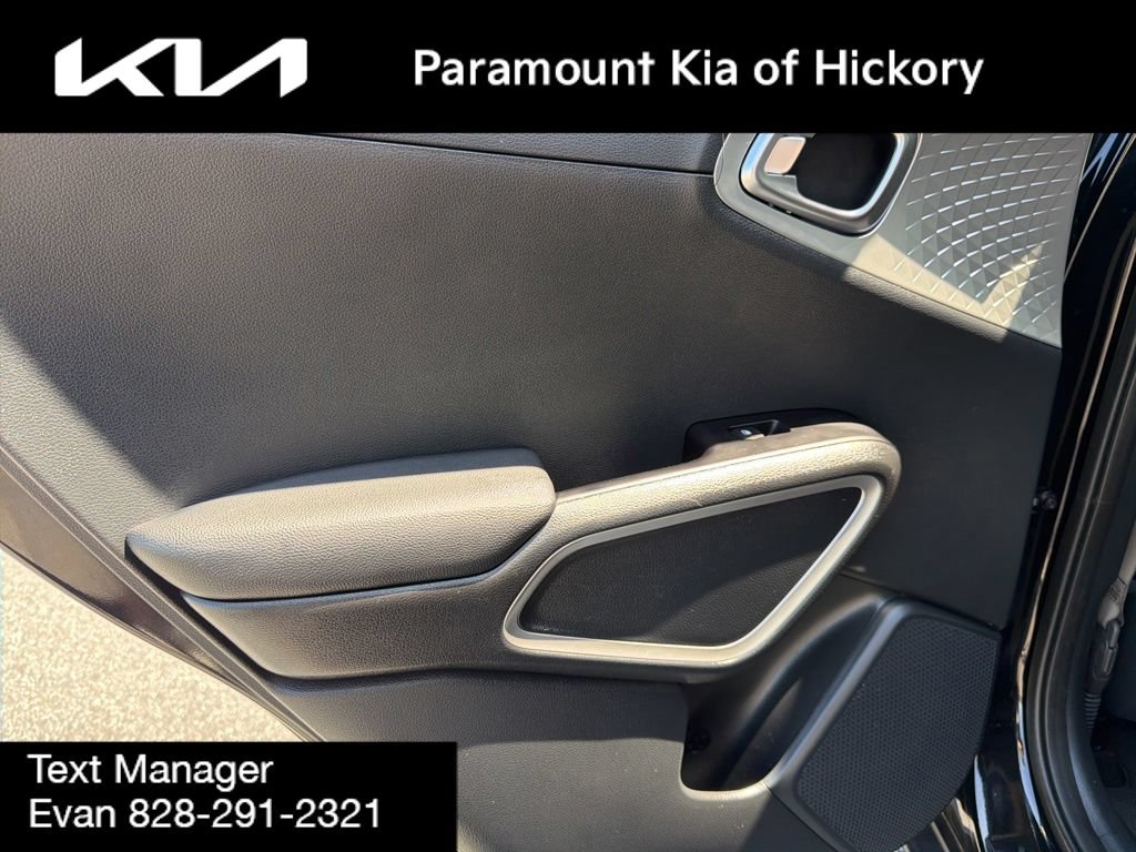 Used 2022 Kia Soul LX w/ Technology Package FWD image 12
