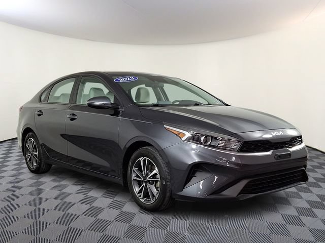 Used 2023 Kia Forte LXS w/ LXS Technology Package FWD image 1