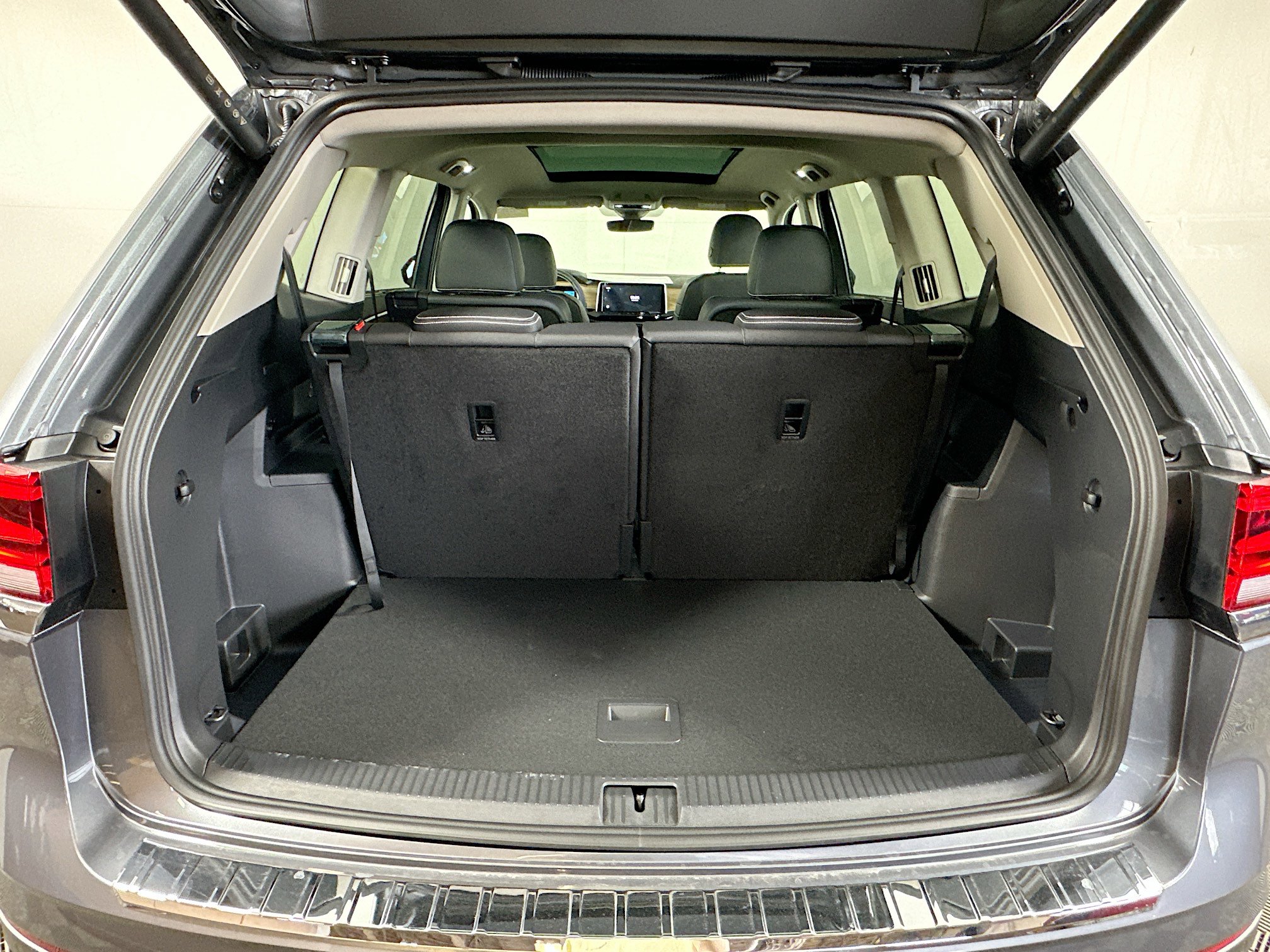 New 2025 Volkswagen Atlas SE image 25