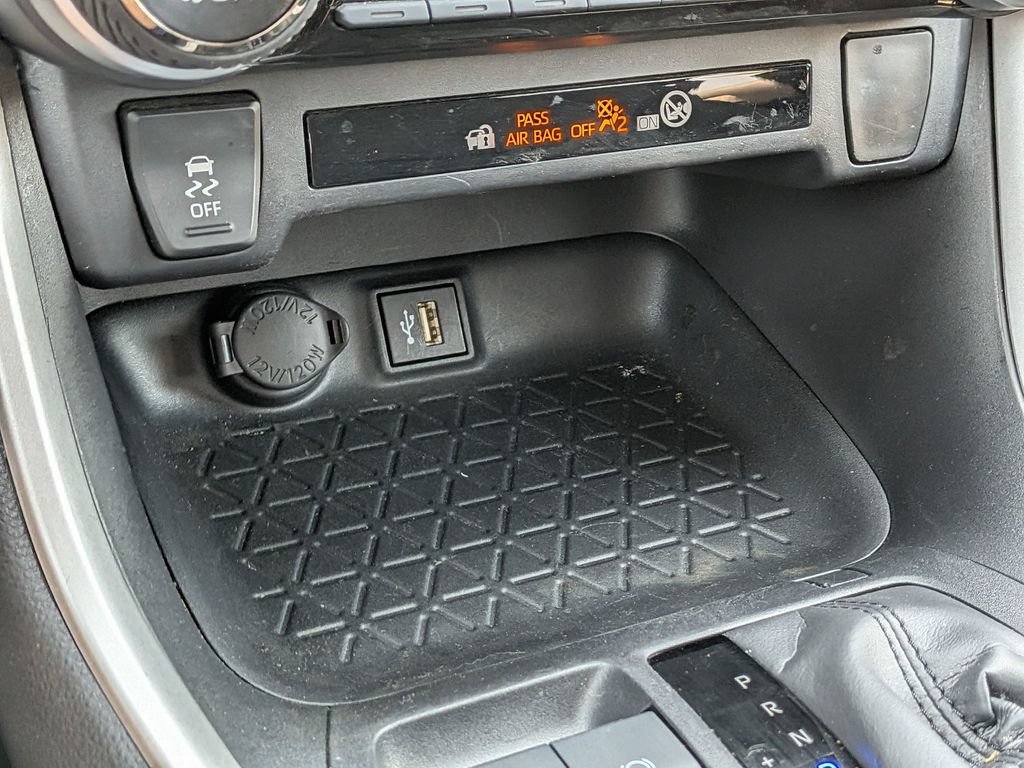 Used 2025 Toyota RAV4 XLE AWD/4WD image 24