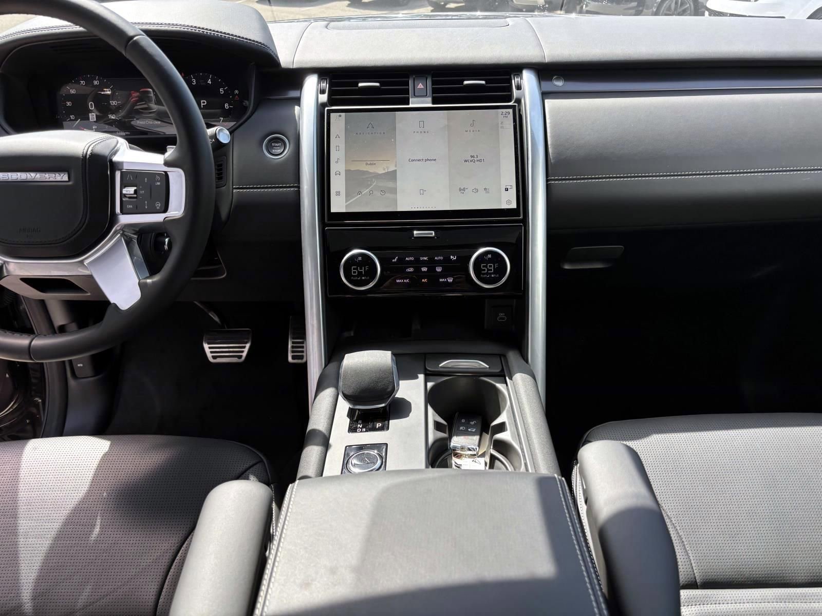 Used 2025 Land Rover Discovery Metropolitan Edition AWD/4WD image 24