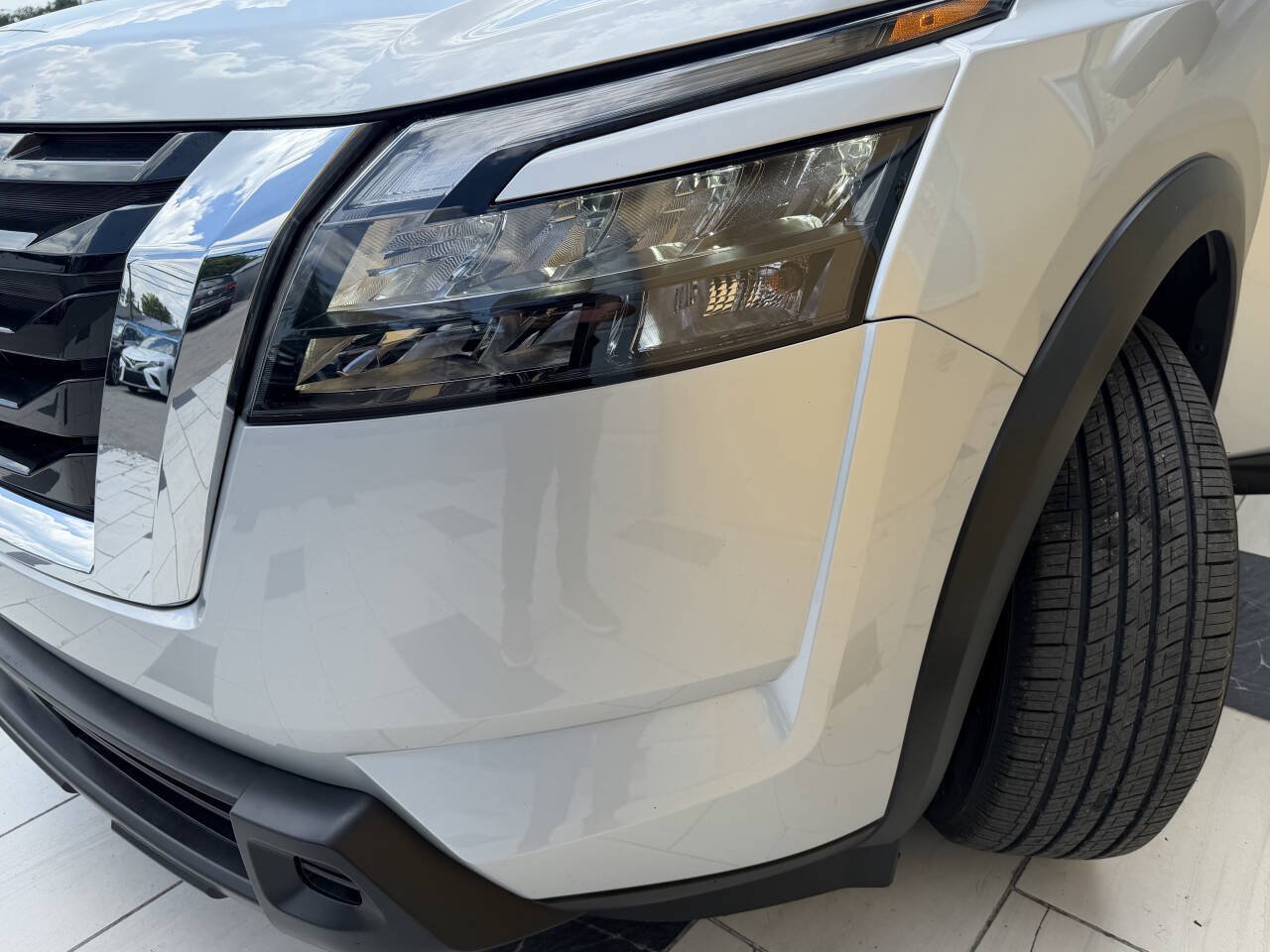 Used 2025 Nissan Pathfinder SV FWD image 9