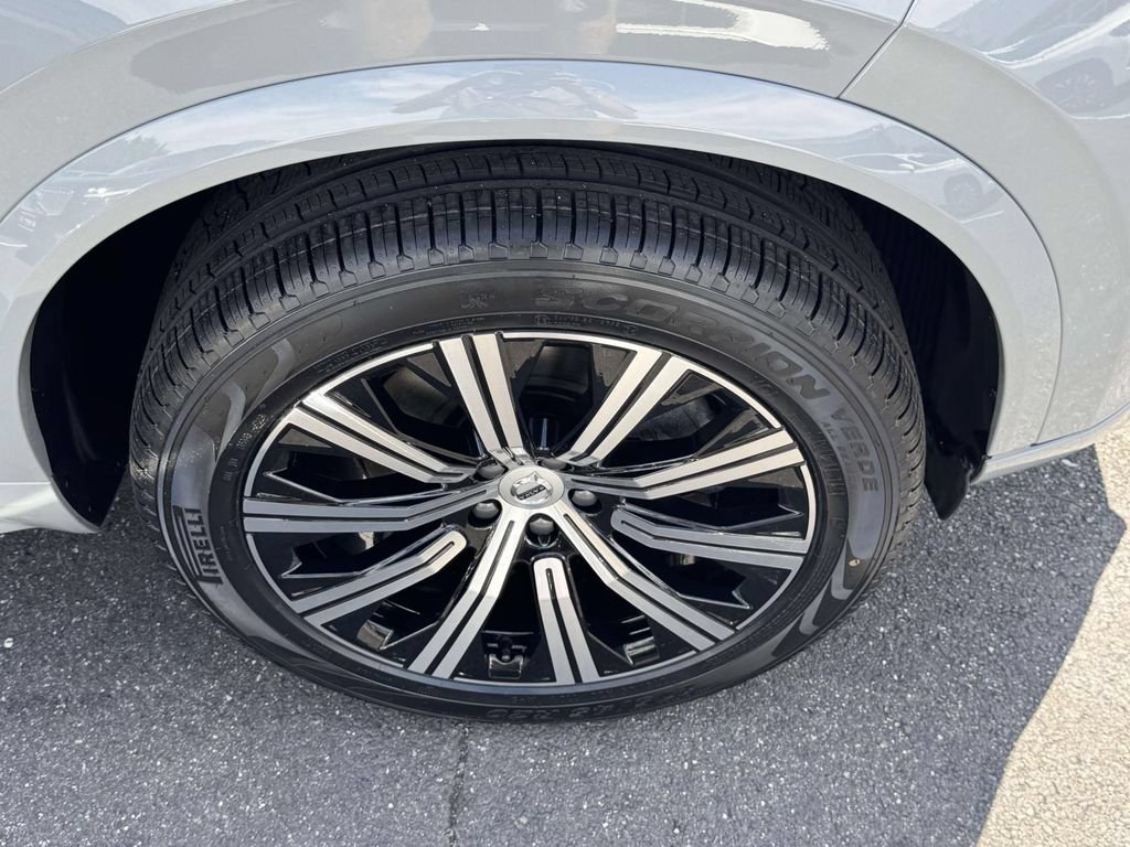 Certified 2025 Volvo XC90 B5 Core AWD/4WD image 6