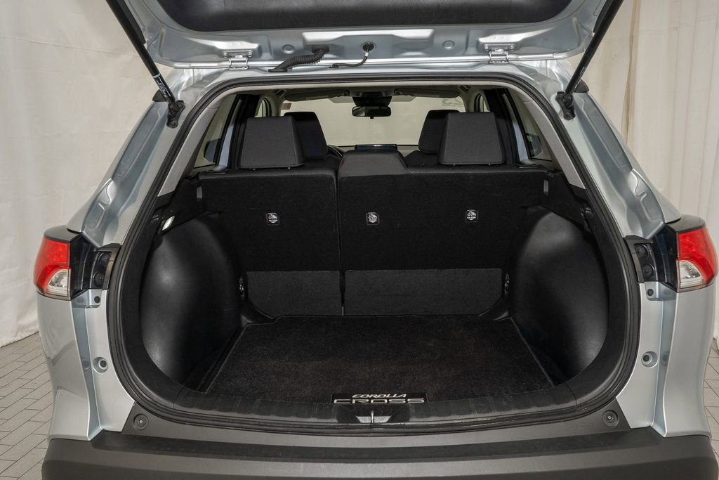 Used 2023 Toyota Corolla Cross LE image 6