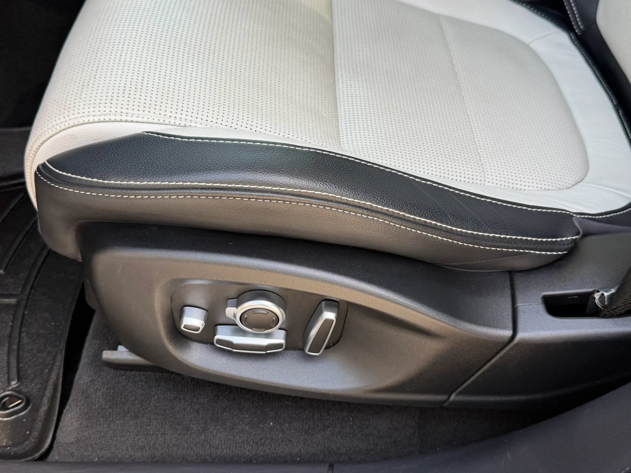 Used 2020 Jaguar F-PACE R-Sport AWD/4WD image 12