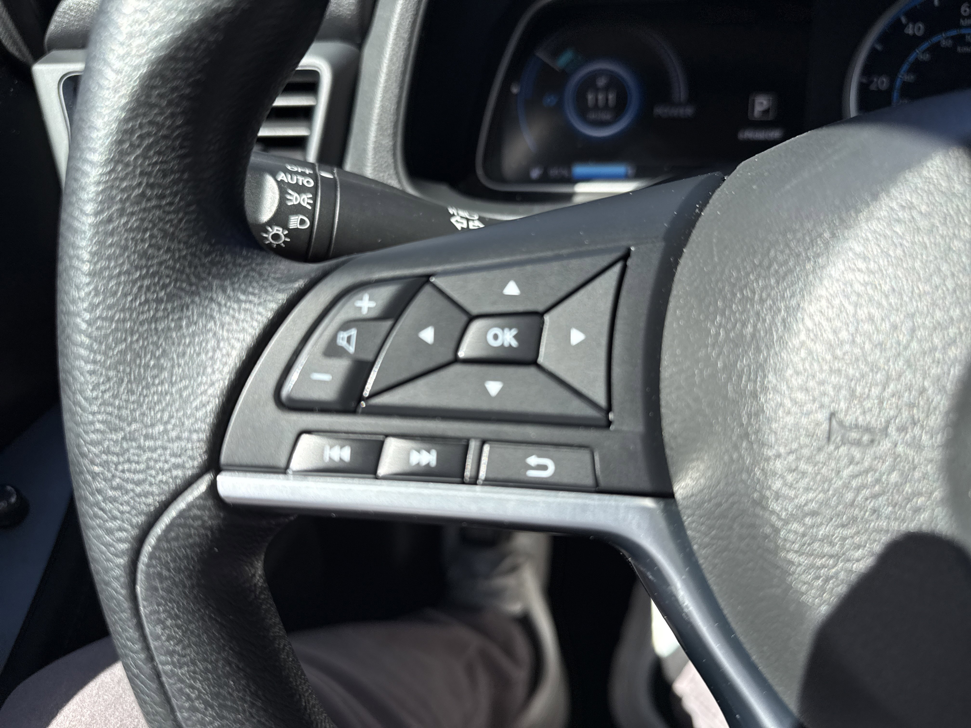 Certified 2023 Nissan Leaf S image 18