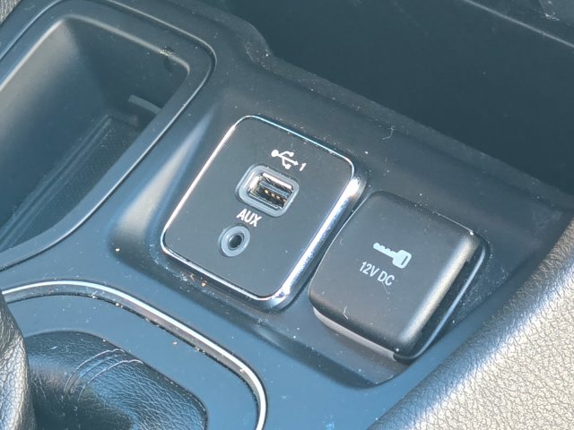 Used 2020 Jeep Cherokee Latitude w/ Cold Weather Group FWD image 24