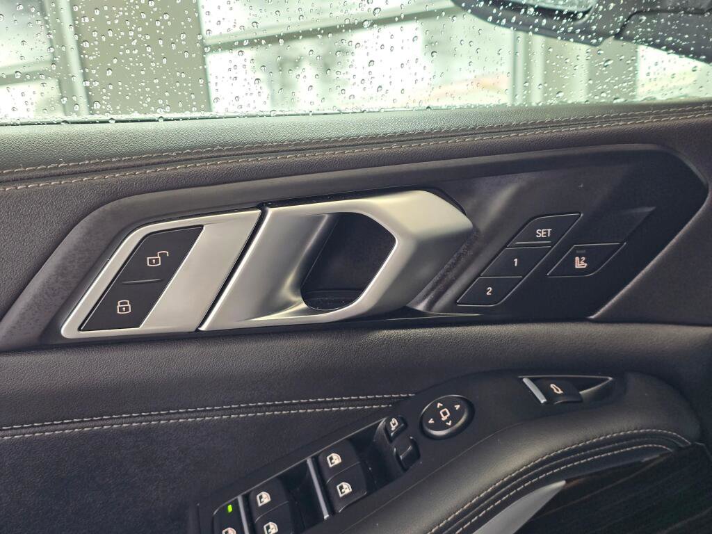 Used 2025 BMW X5 xDrive50e image 21