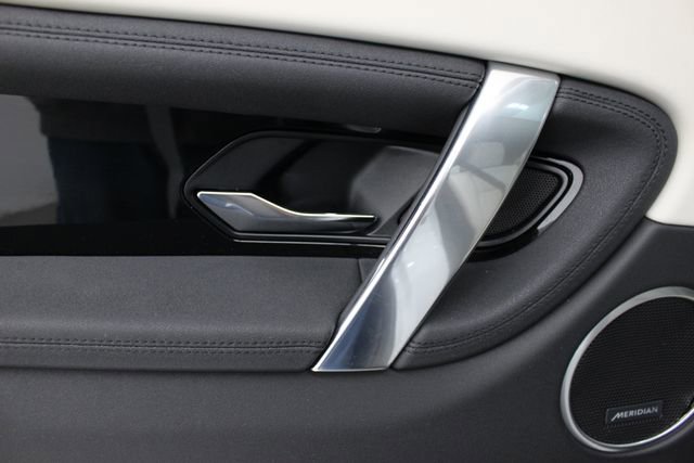 Used 2023 Land Rover Discovery Sport SE image 34